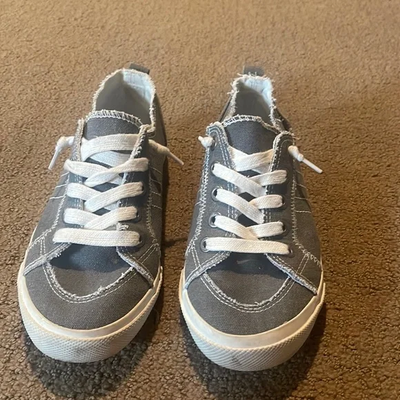 Maurice low top shoes, size women, never worn before